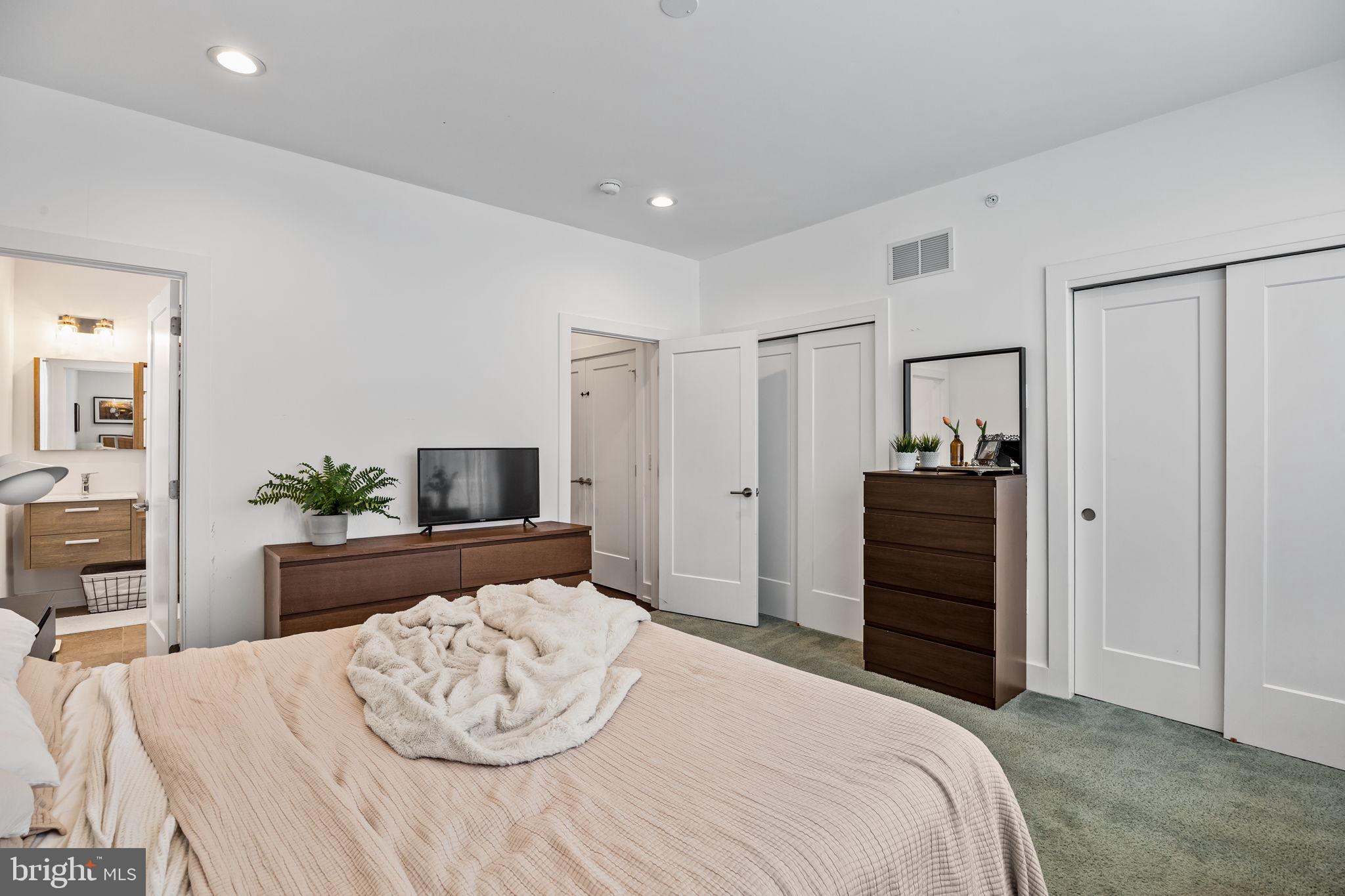 ROXBOROUGH - Residential