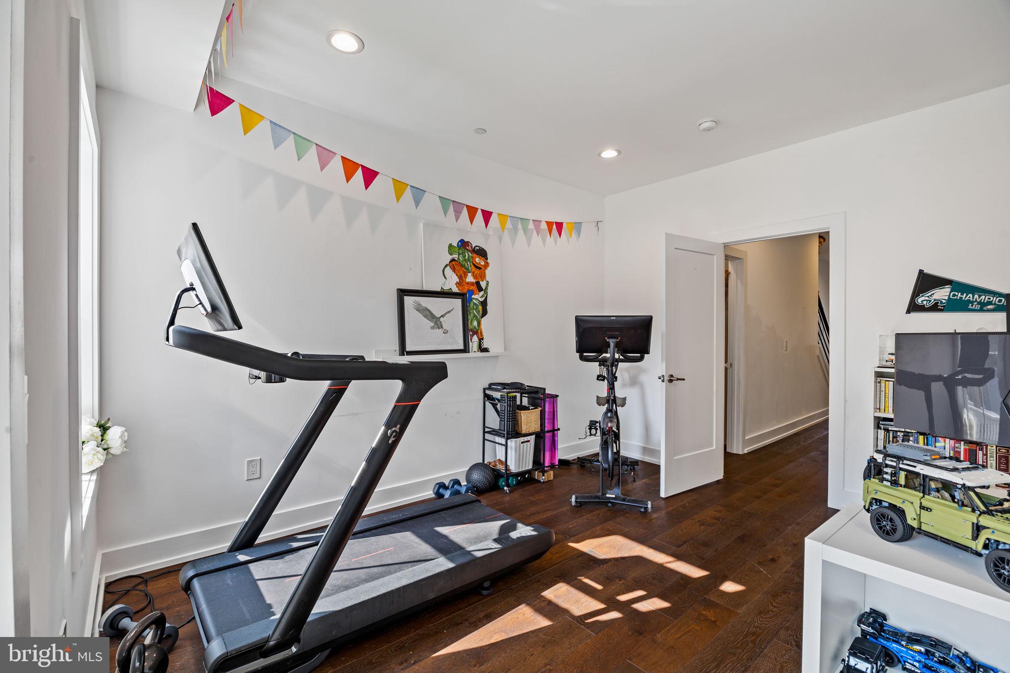 ROXBOROUGH - Residential