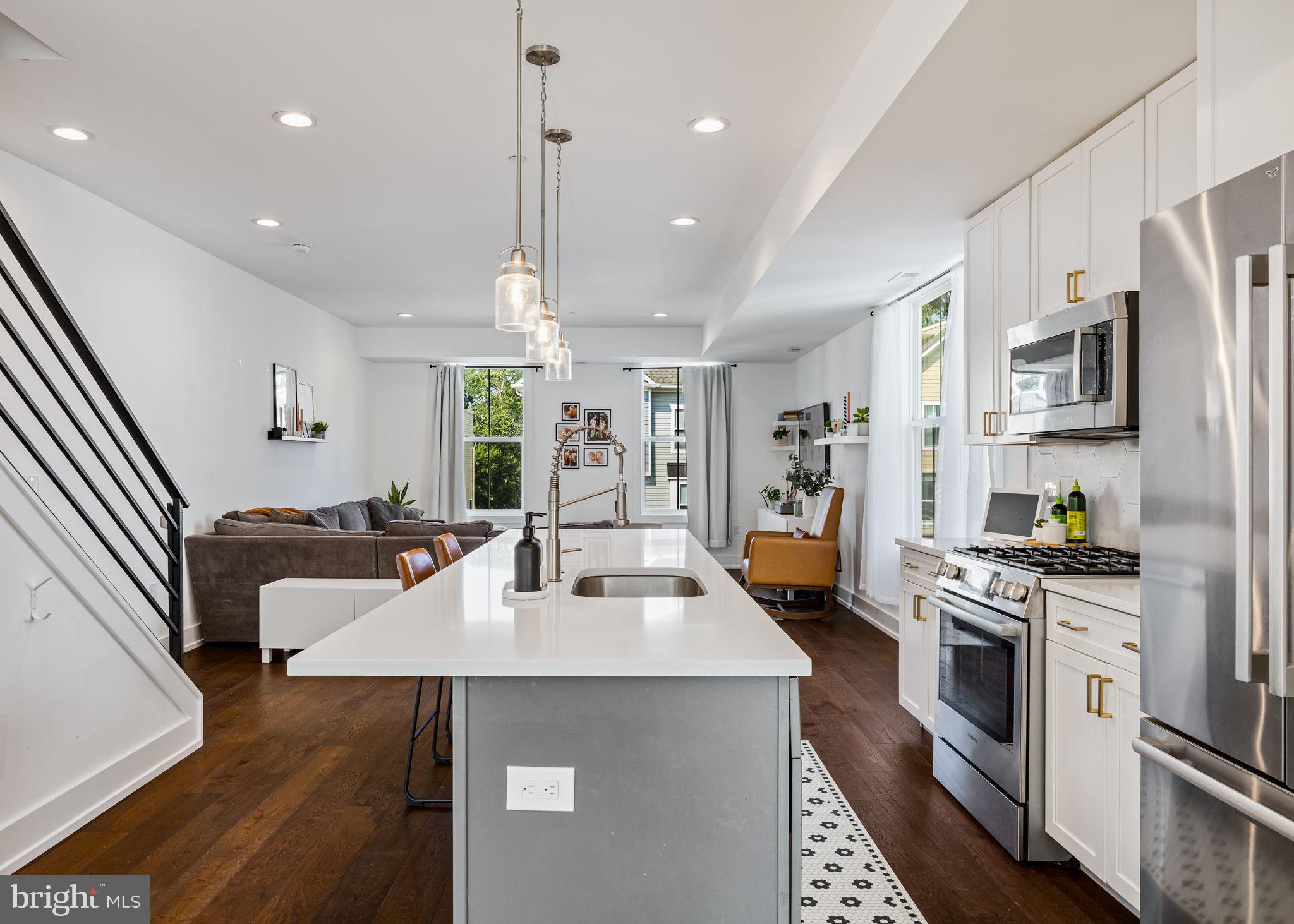 ROXBOROUGH - Residential