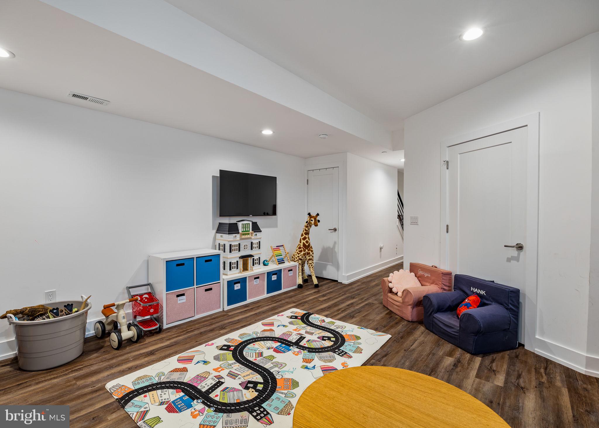 ROXBOROUGH - Residential