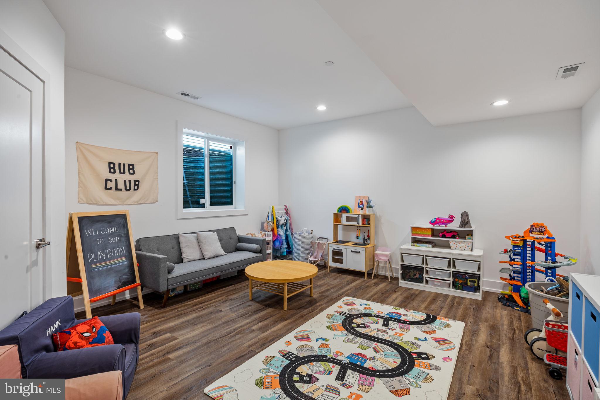 ROXBOROUGH - Residential