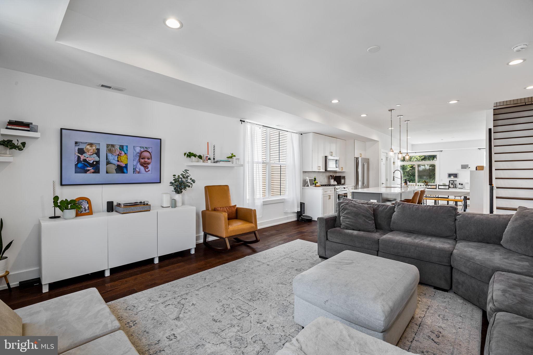 ROXBOROUGH - Residential