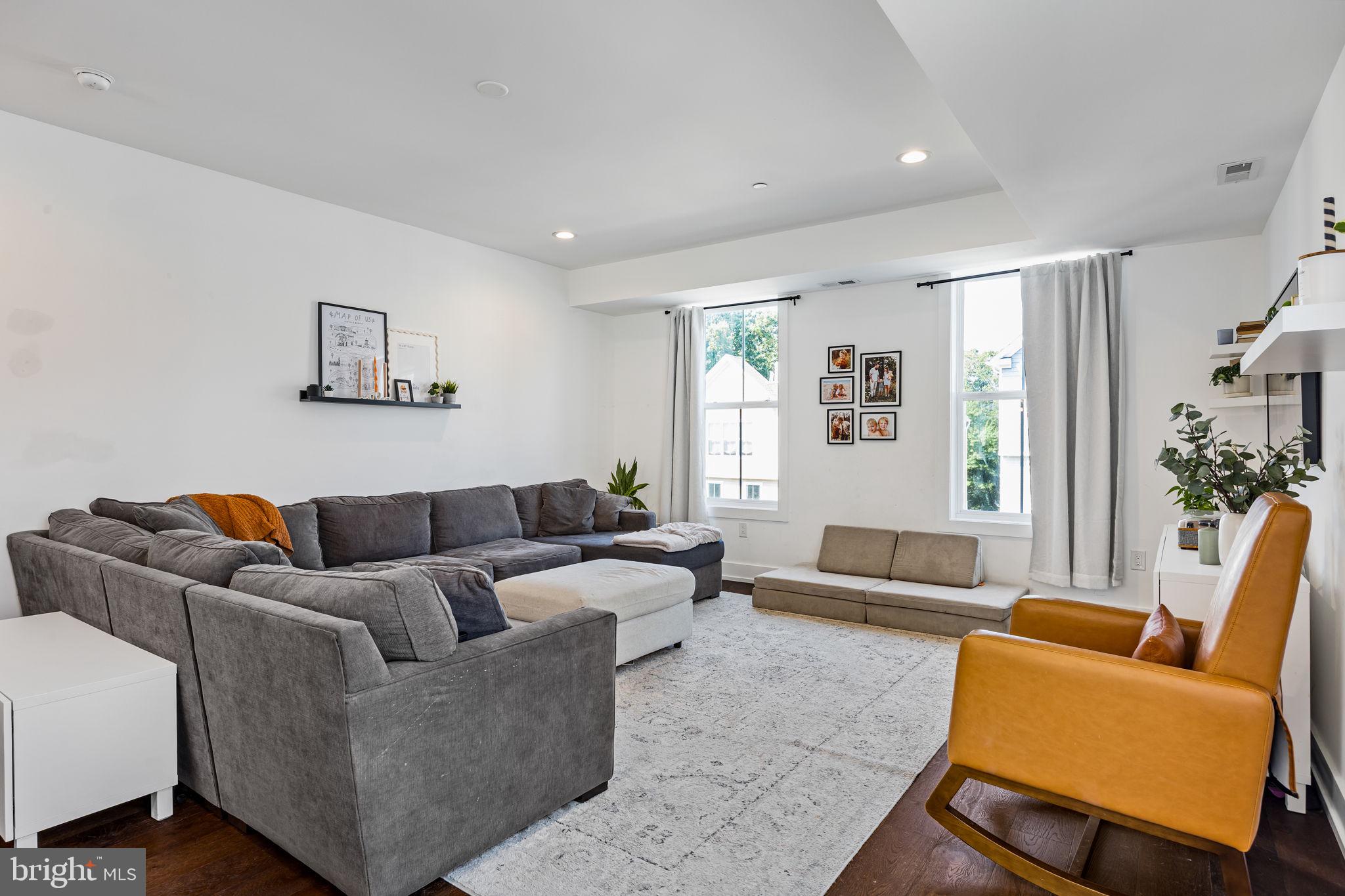 ROXBOROUGH - Residential