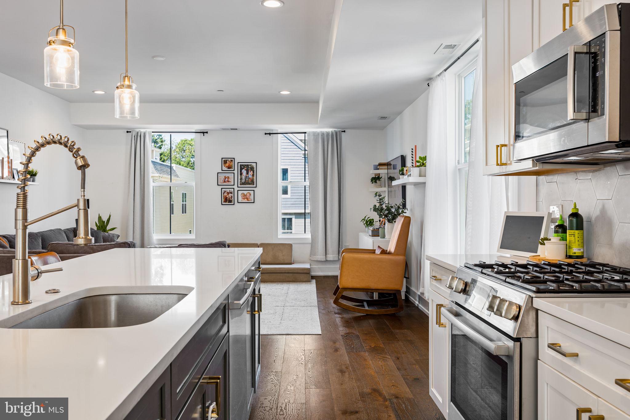 ROXBOROUGH - Residential