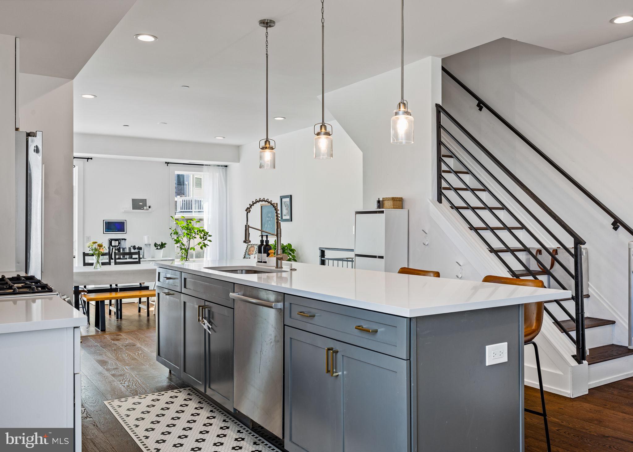 ROXBOROUGH - Residential