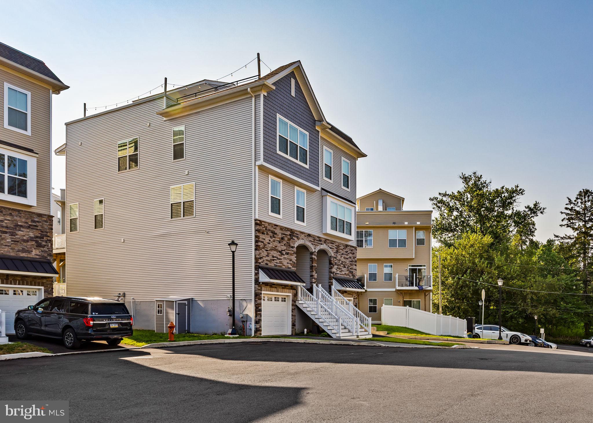 ROXBOROUGH - Residential