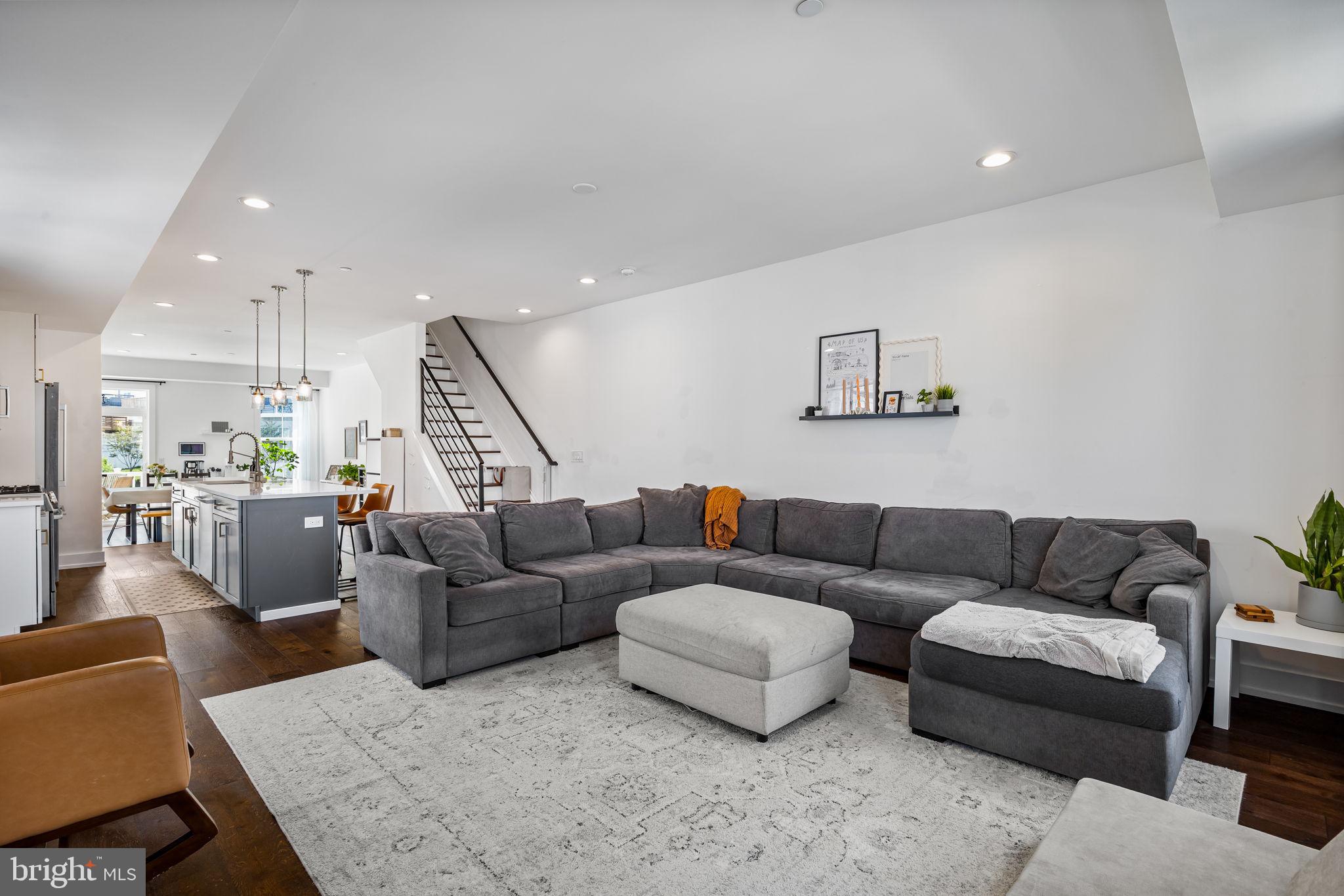 ROXBOROUGH - Residential