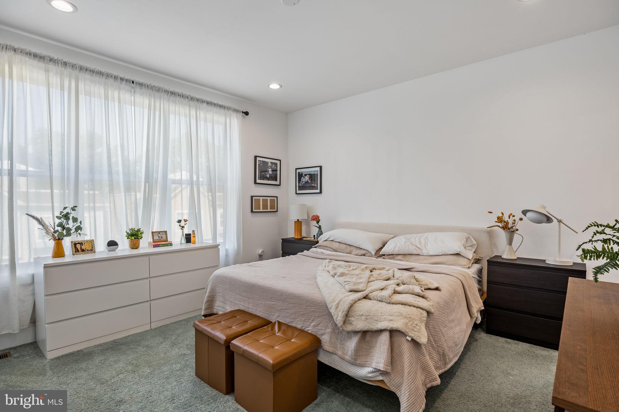 ROXBOROUGH - Residential