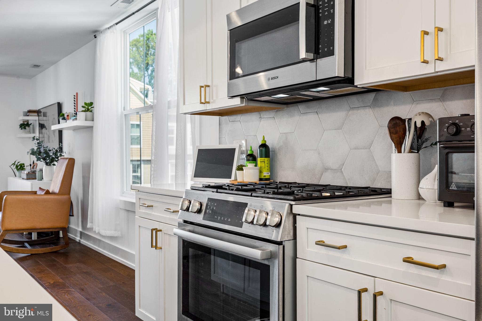 ROXBOROUGH - Residential