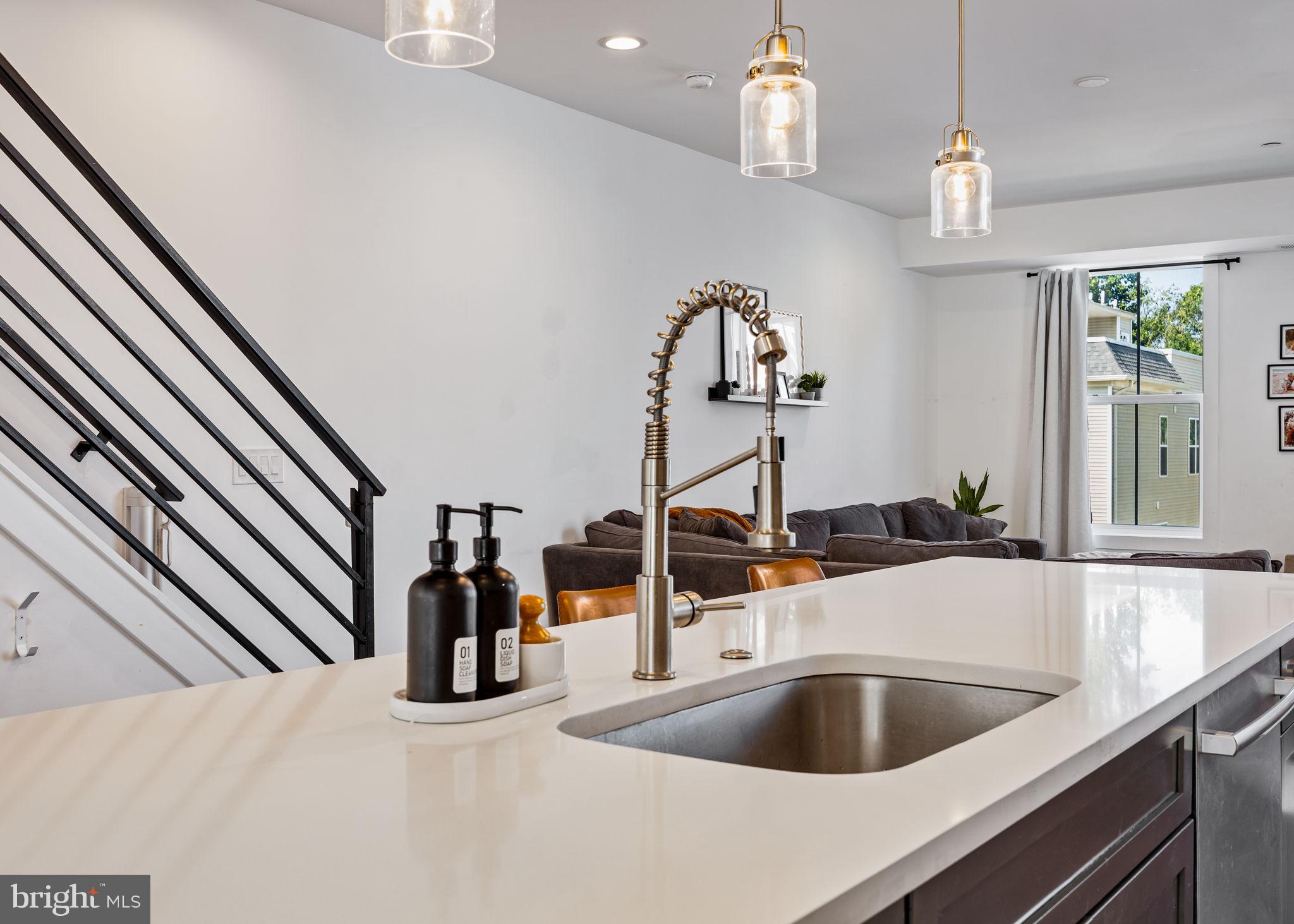 ROXBOROUGH - Residential