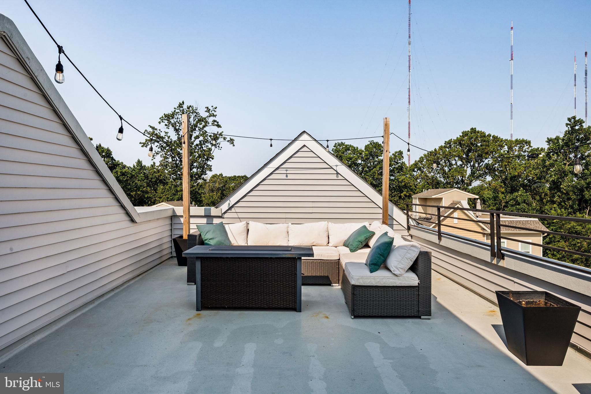 ROXBOROUGH - Residential