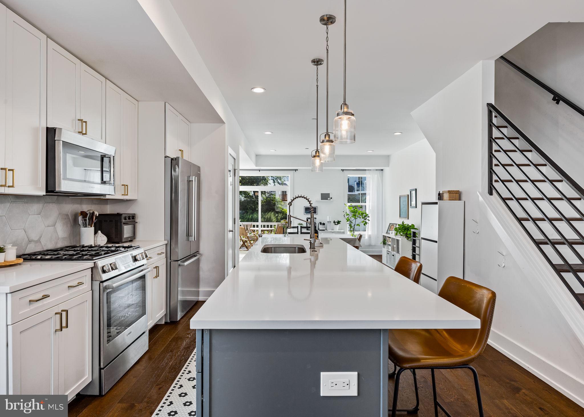 ROXBOROUGH - Residential