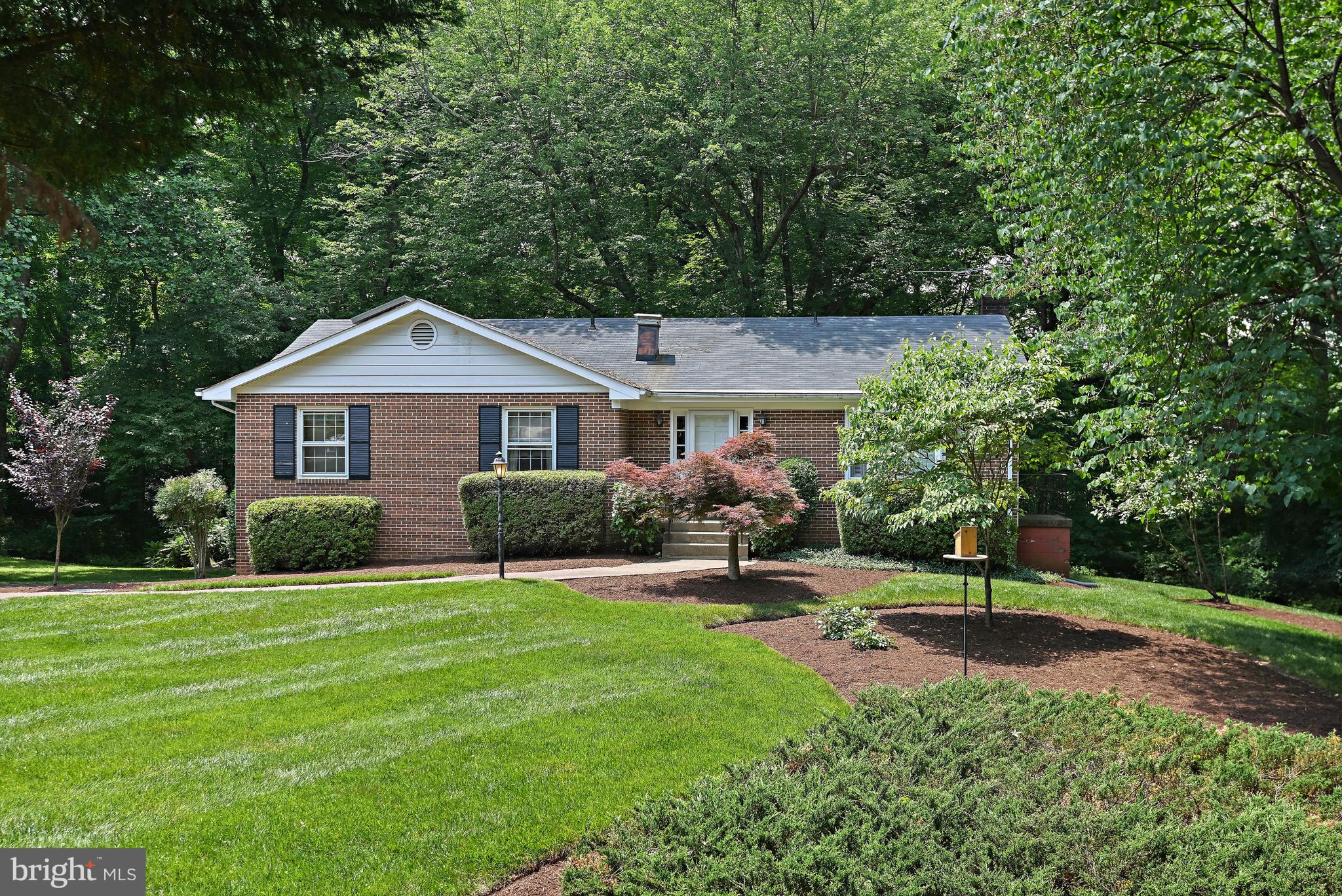 Welcome to 3142 Searsmont Place, Herndon, VA — where comfort, convenience, and community come together.
This beautifully updated 3-bedroom, 2.5-bathroom single-family home offers 2,660 finished square feet of living space on a private .47-acre lot backing to trees in the desirable South Field subdivision. Located in the highly sought-after Oakton High School pyramid, this home delivers both value and lifestyle.
Key Features:
Spacious Layout: Bright and open living and dining rooms flow seamlessly into the large kitchen with space for a breakfast table.
Owner’s Retreat: The primary suite includes a double vanity and updated walk-in shower.
Flexible Bedrooms: Two additional bedrooms share a hall bath, perfect for family, guests, or a home office.
Walkout Lower Level: A cozy recreation room with fireplace opens to the backyard, plus a versatile bonus room for office, gym, or storage.
Oversized Garage: Two-car garage with extra workshop/storage space.
Freshly Updated: New luxury vinyl plank flooring and fresh paint throughout — move-in ready with room to personalize.
Outdoor & Lifestyle Benefits:
Enjoy peace and privacy on your nearly half-acre lot backing to trees — ideal for outdoor entertaining, gardening, or quiet relaxation.
Location Highlights:
Top-tier Oakton High School pyramid
Minutes to Reston Town Center, Fair Oaks, Dulles Airport, and major commuter routes
Convenient to healthcare, with Reston and Fair Oaks hospitals nearby
Dining, shopping, and entertainment all within easy reach.
This home offers the space, schools, and setting that buyers want most — all in a peaceful Herndon neighborhood with convenient access to everything Northern Virginia has to offer.
Don’t miss this opportunity — schedule your private tour today and discover the lifestyle that awaits at 3142 Searsmont Place.