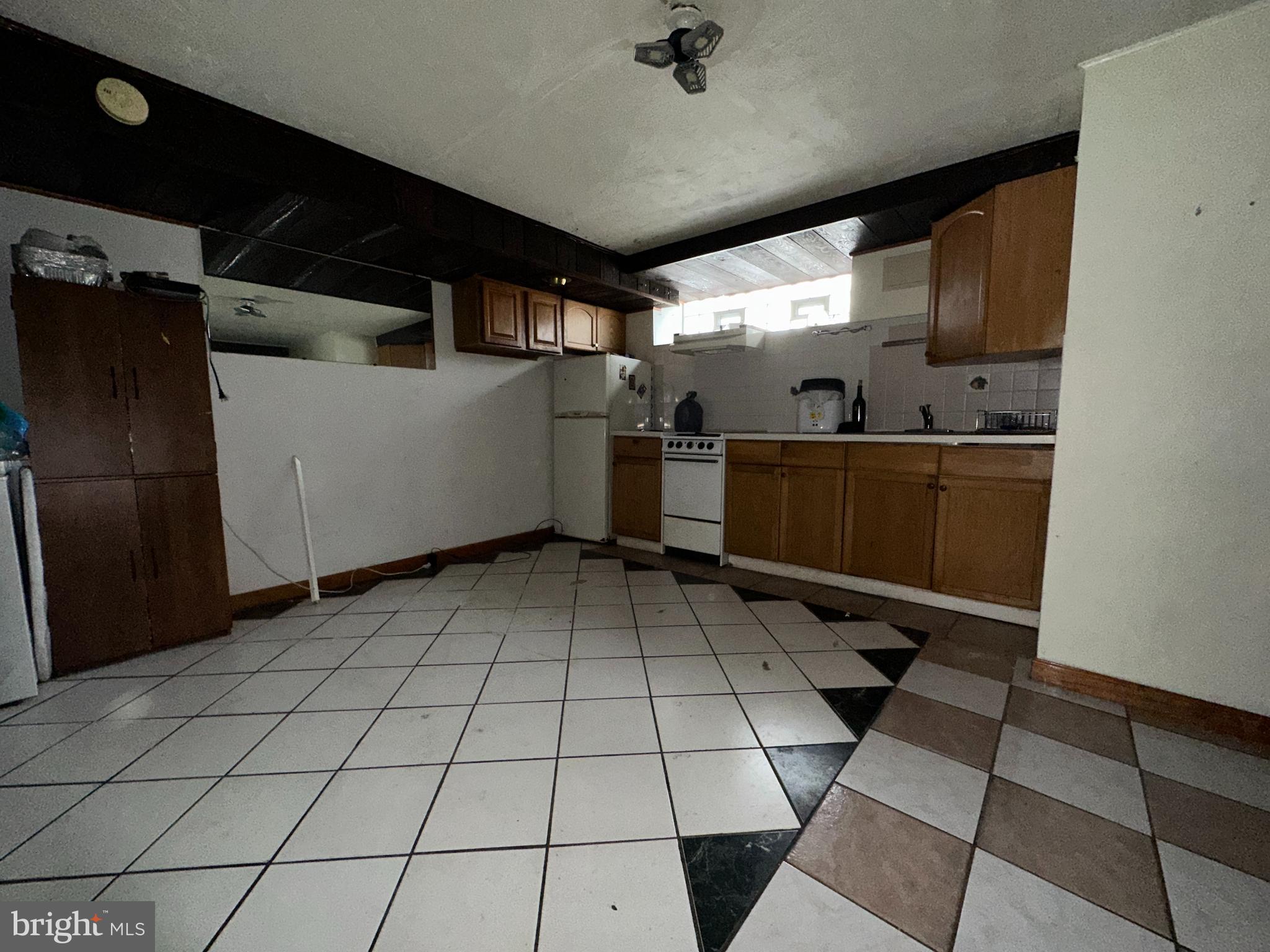 WEST OAK LANE - Residential