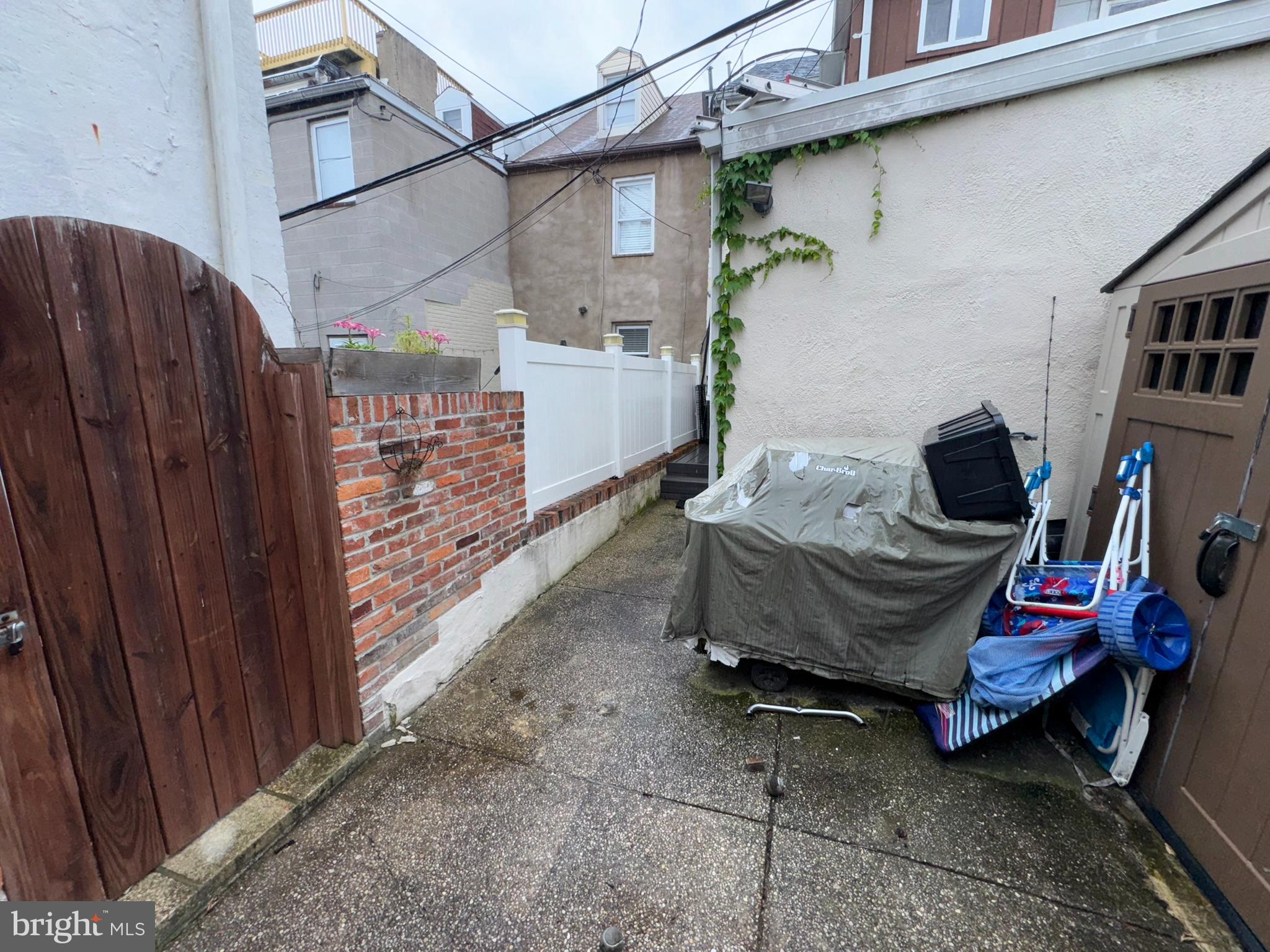 LITTLE ITALY - Residential Lease