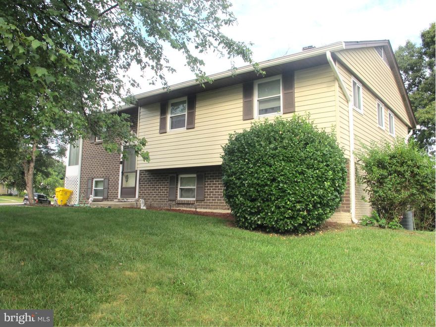 PRICE REDUCTION!  Well maintained split foyer home in Valleywood.  Home offers three bedrooms, 2 full baths, and sun room addition off the kitchen.  Open floor plan on main level with large living room and dining room.  Mostly finished lower level offers huge family room, den, plus utility room and unfinished storage room.  Corner lot with driveway and fenced backyard.