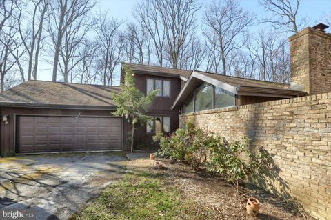 Photo of 33 LAUREL DR, HOLTWOOD, PA 17532 (MLS # PALA2031320)