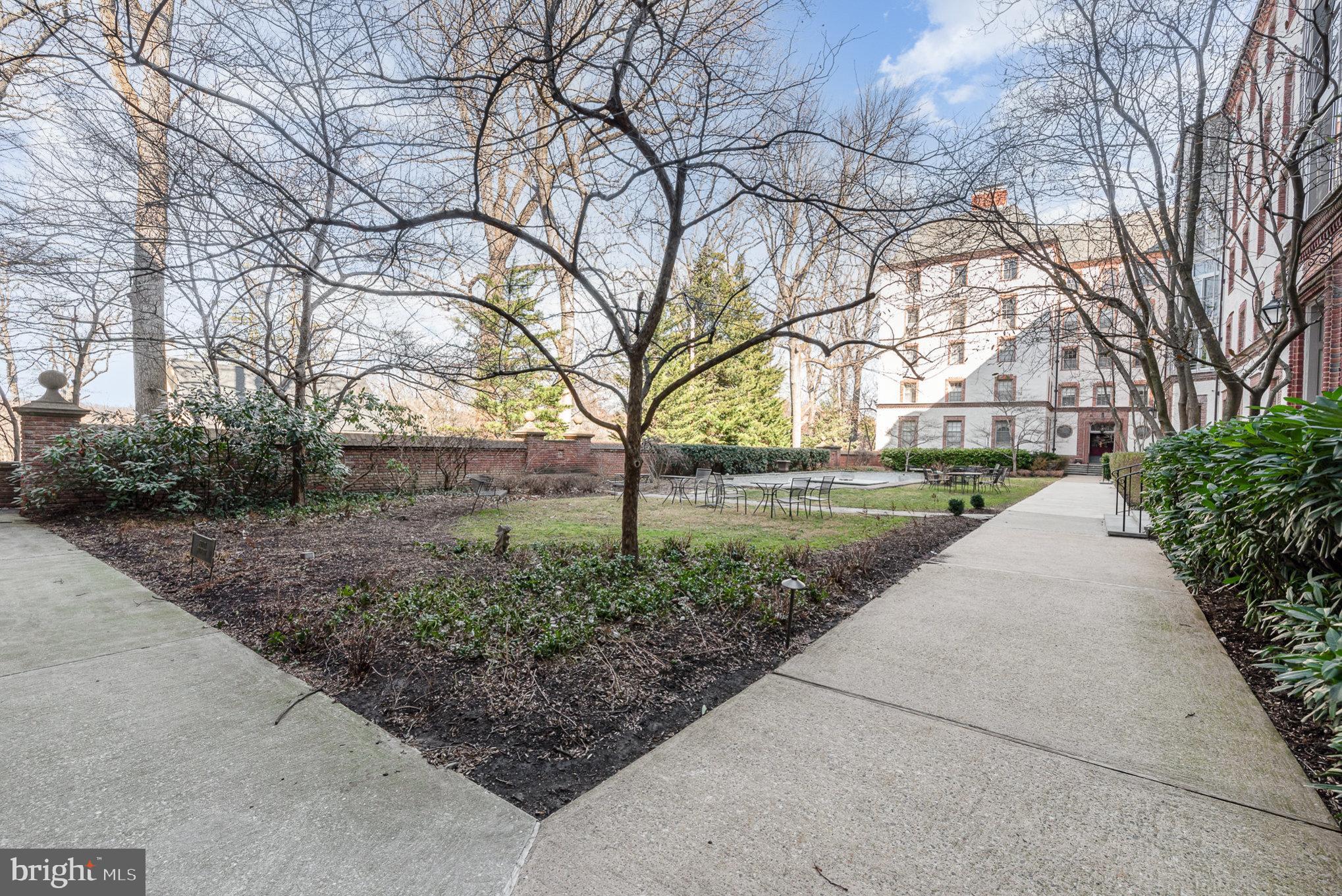 ROLAND PARK - Residential