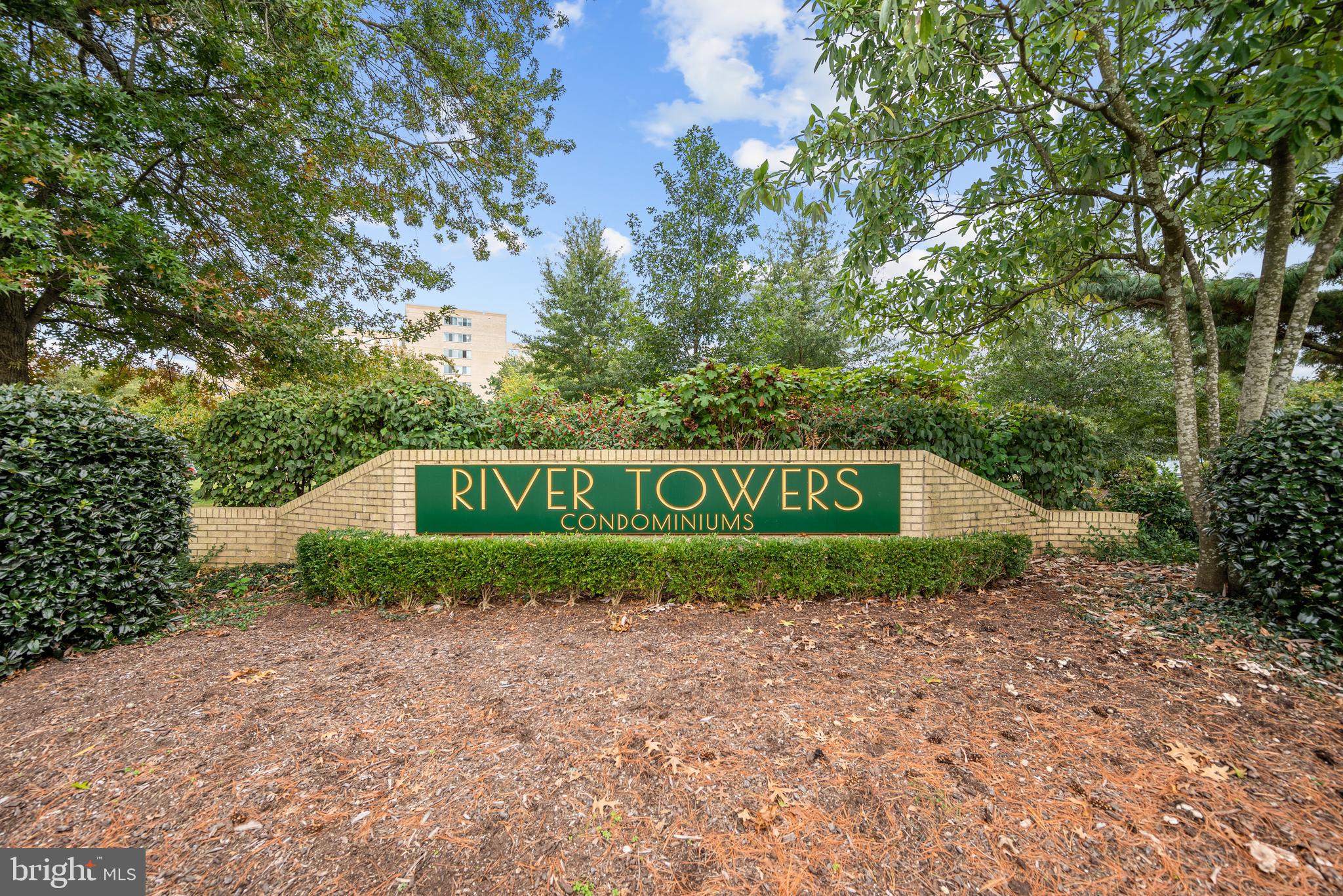 RIVER TOWERS - Residential
