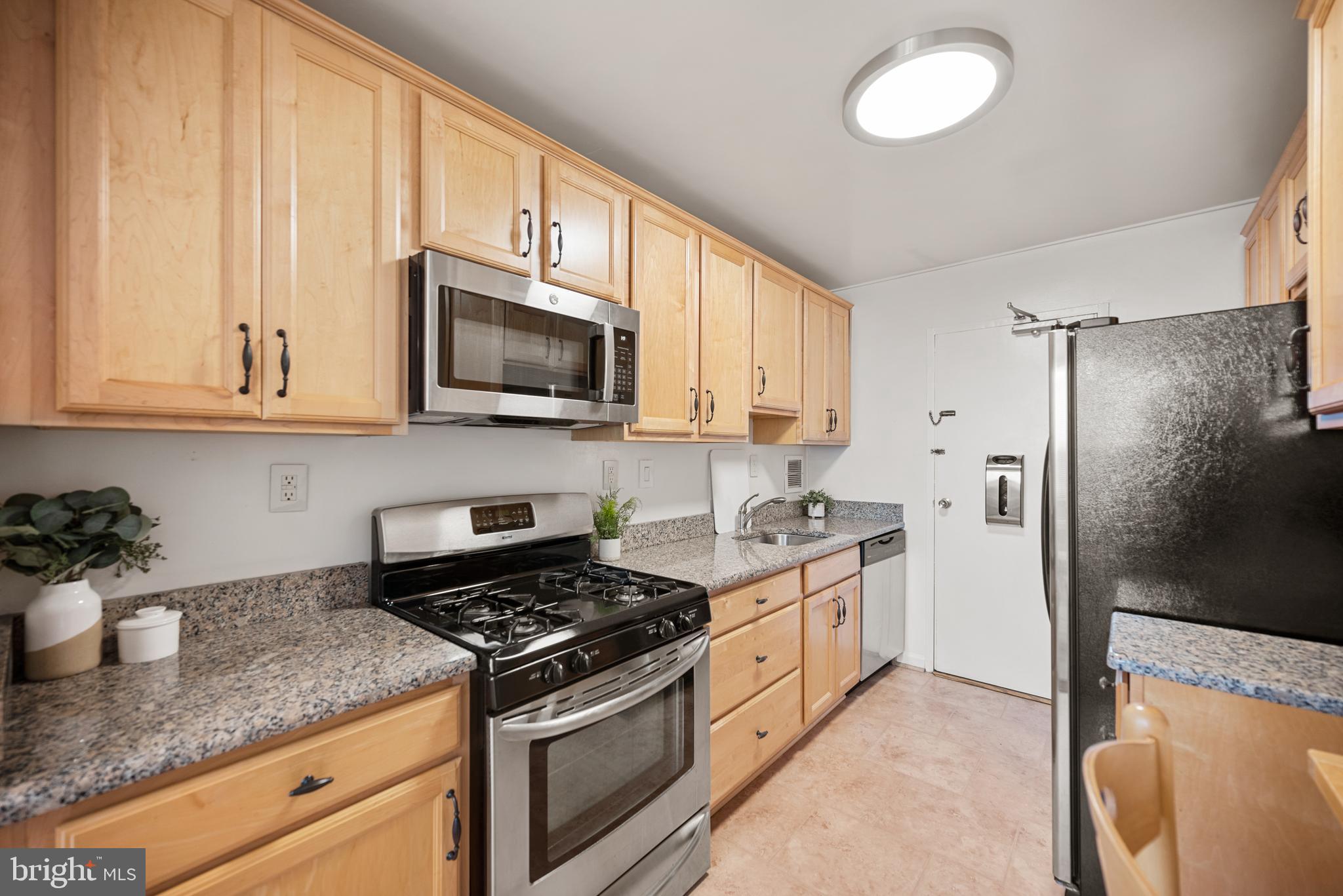 RIVER TOWERS - Residential