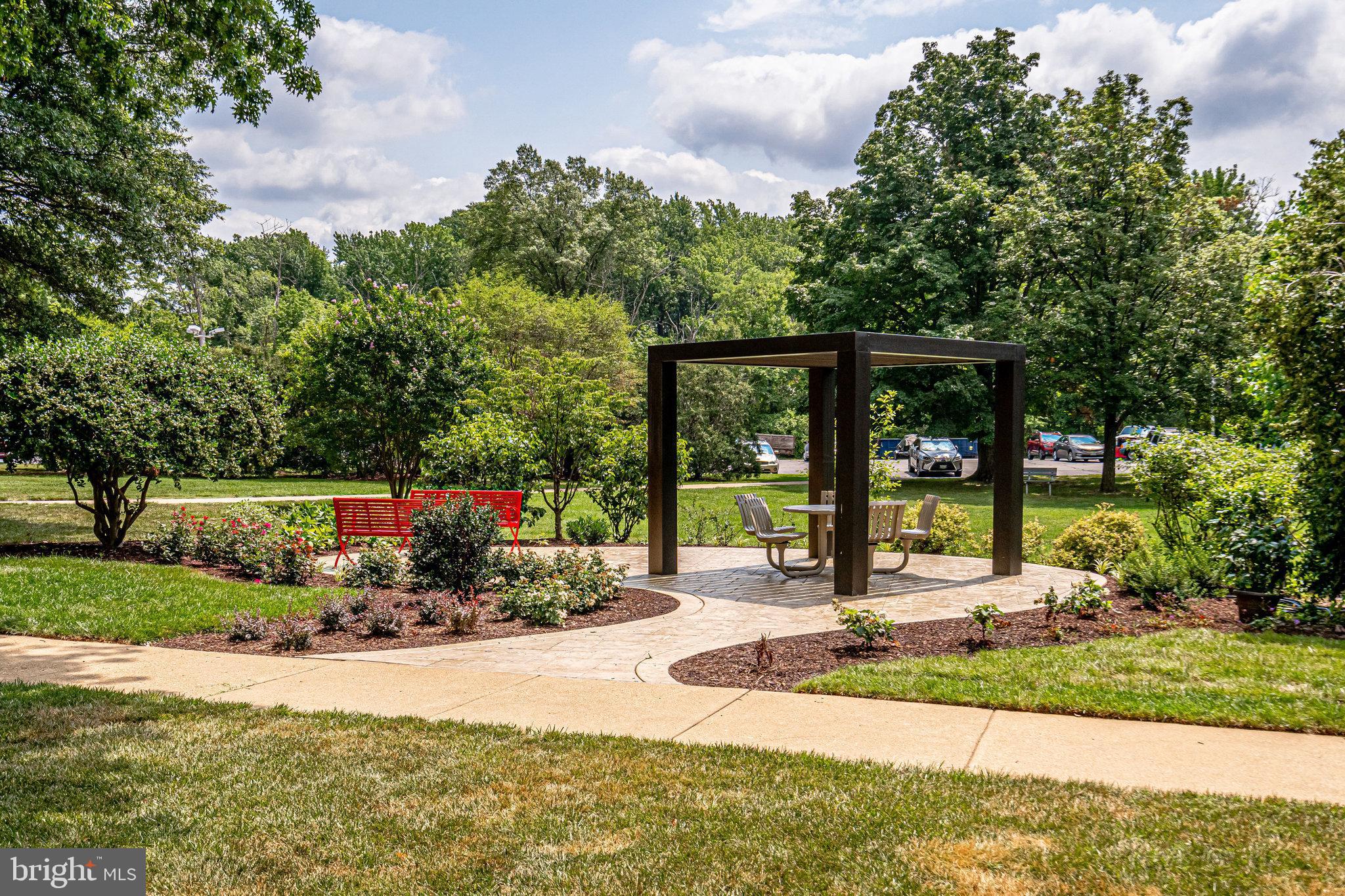 RIVER TOWERS - Residential