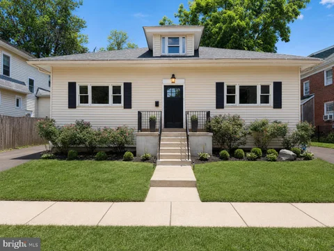 MLS: NJCD2124412