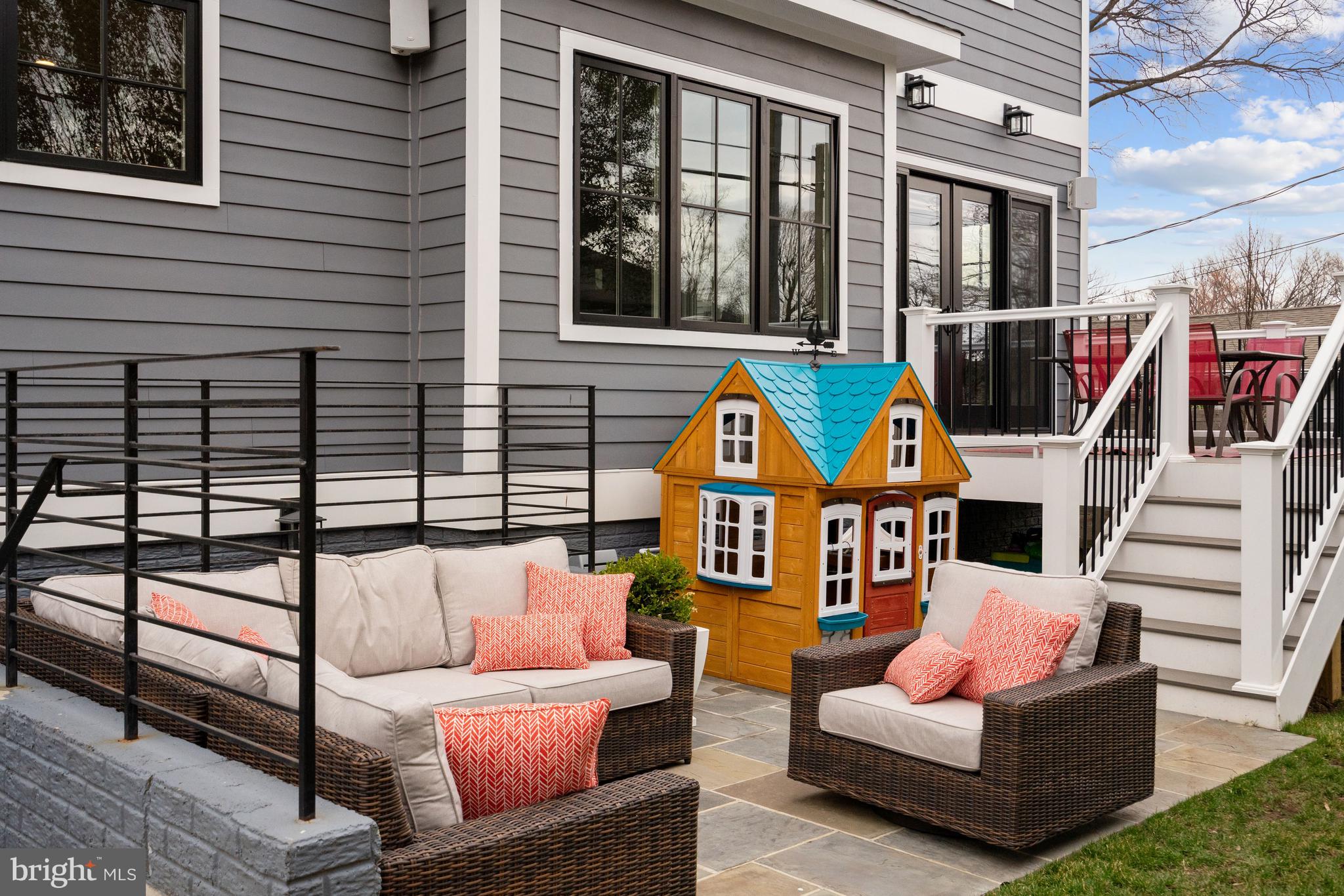 WAVERLY HILLS - Residential