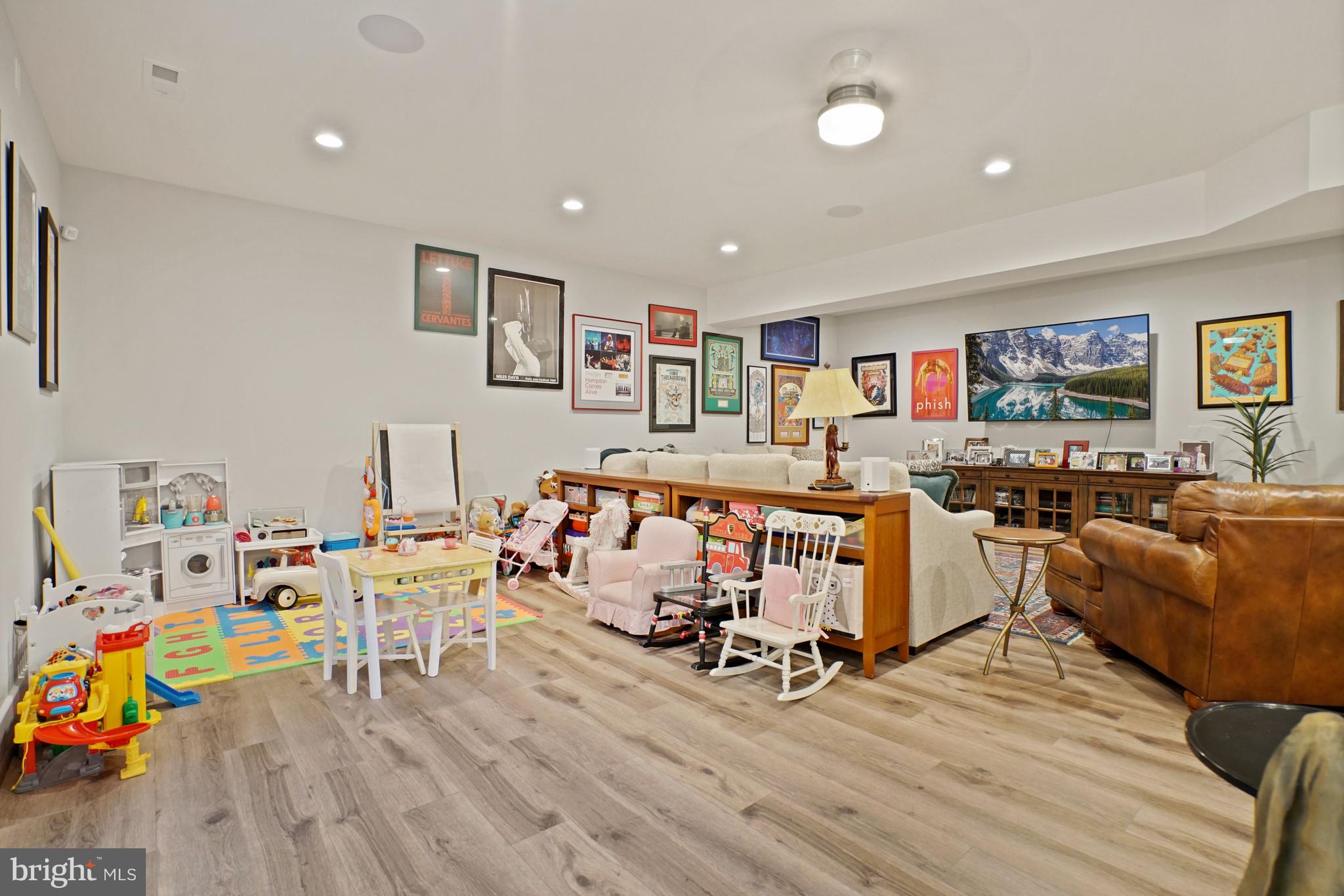 WAVERLY HILLS - Residential