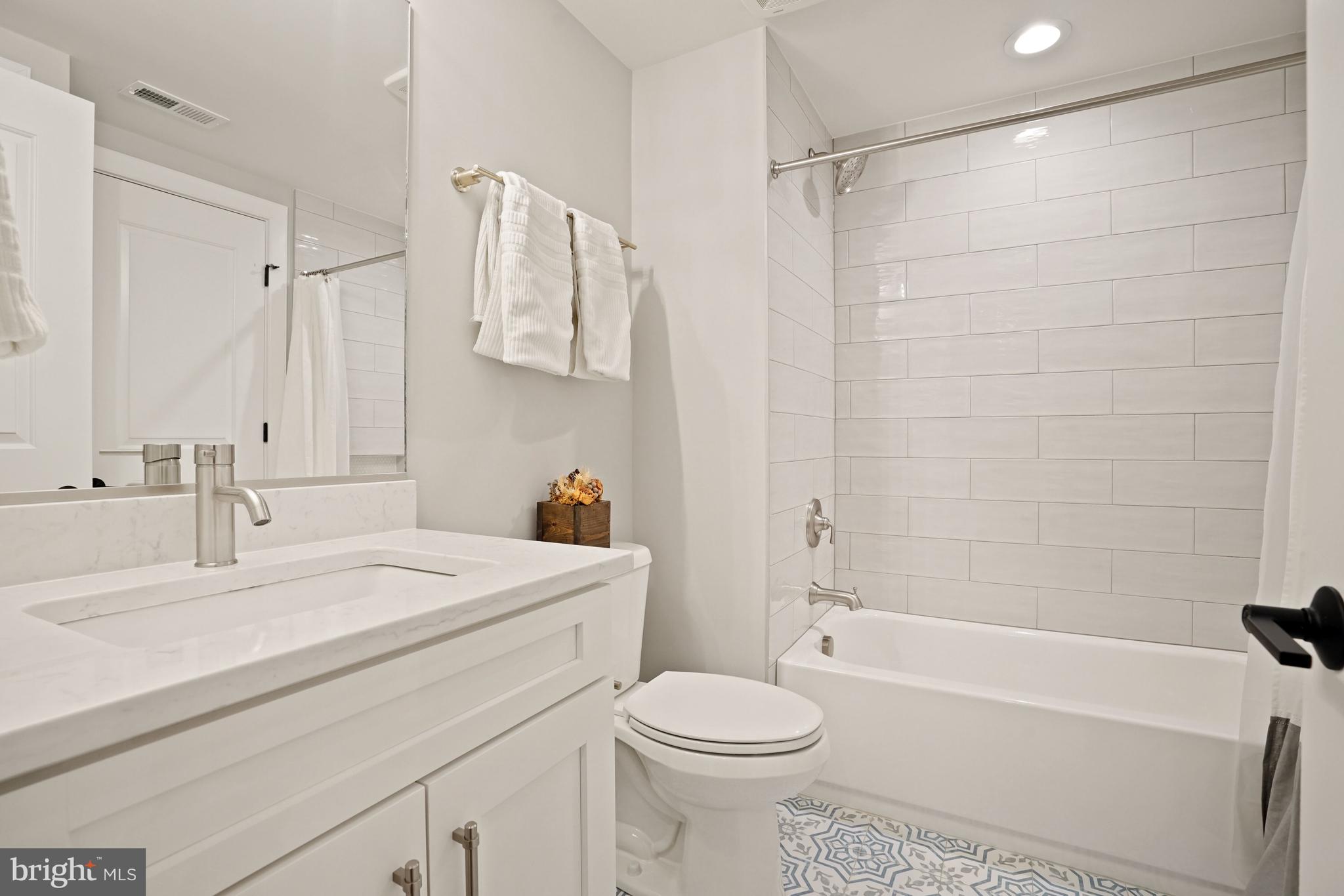 WAVERLY HILLS - Residential