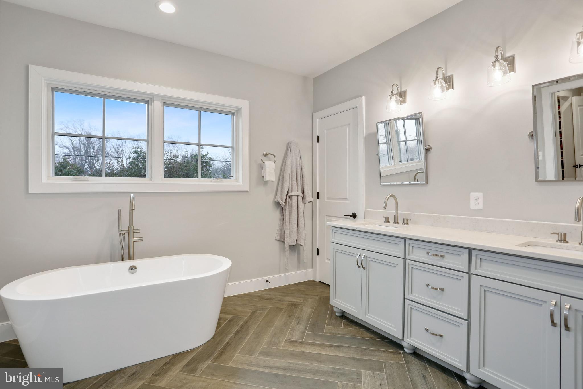 WAVERLY HILLS - Residential