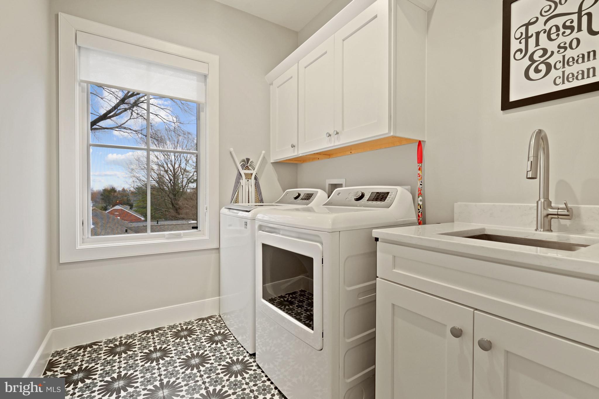 WAVERLY HILLS - Residential