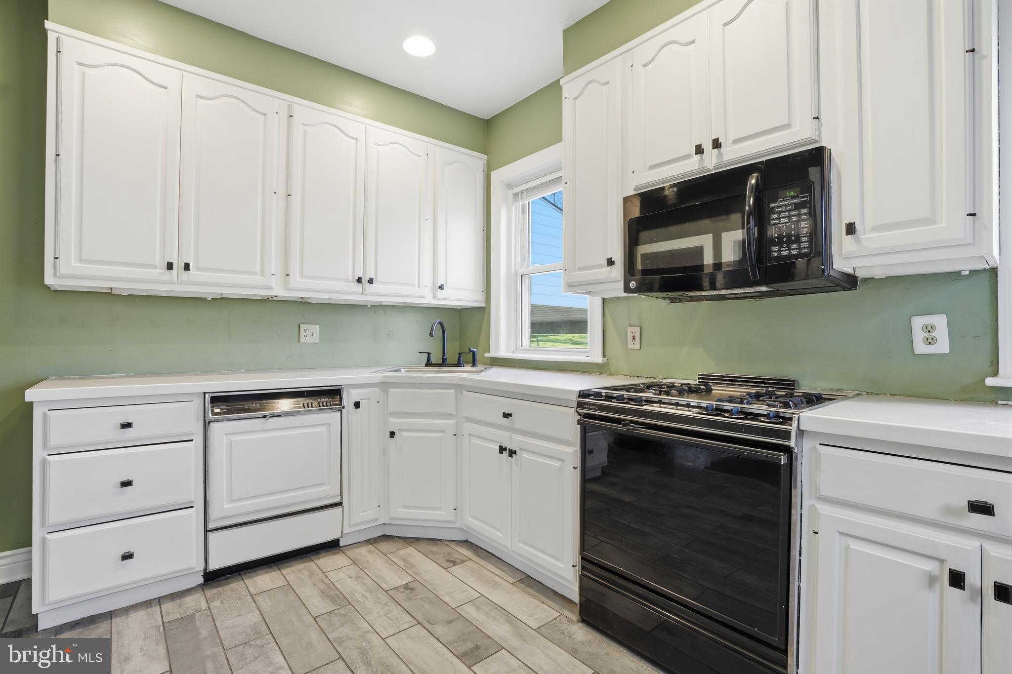 CHELTENHAM VIL - Residential