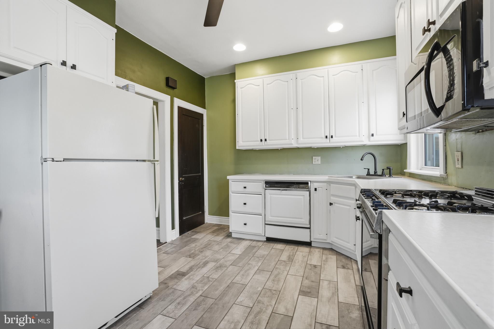 CHELTENHAM VIL - Residential