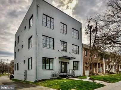 225 20TH STREET NE 4