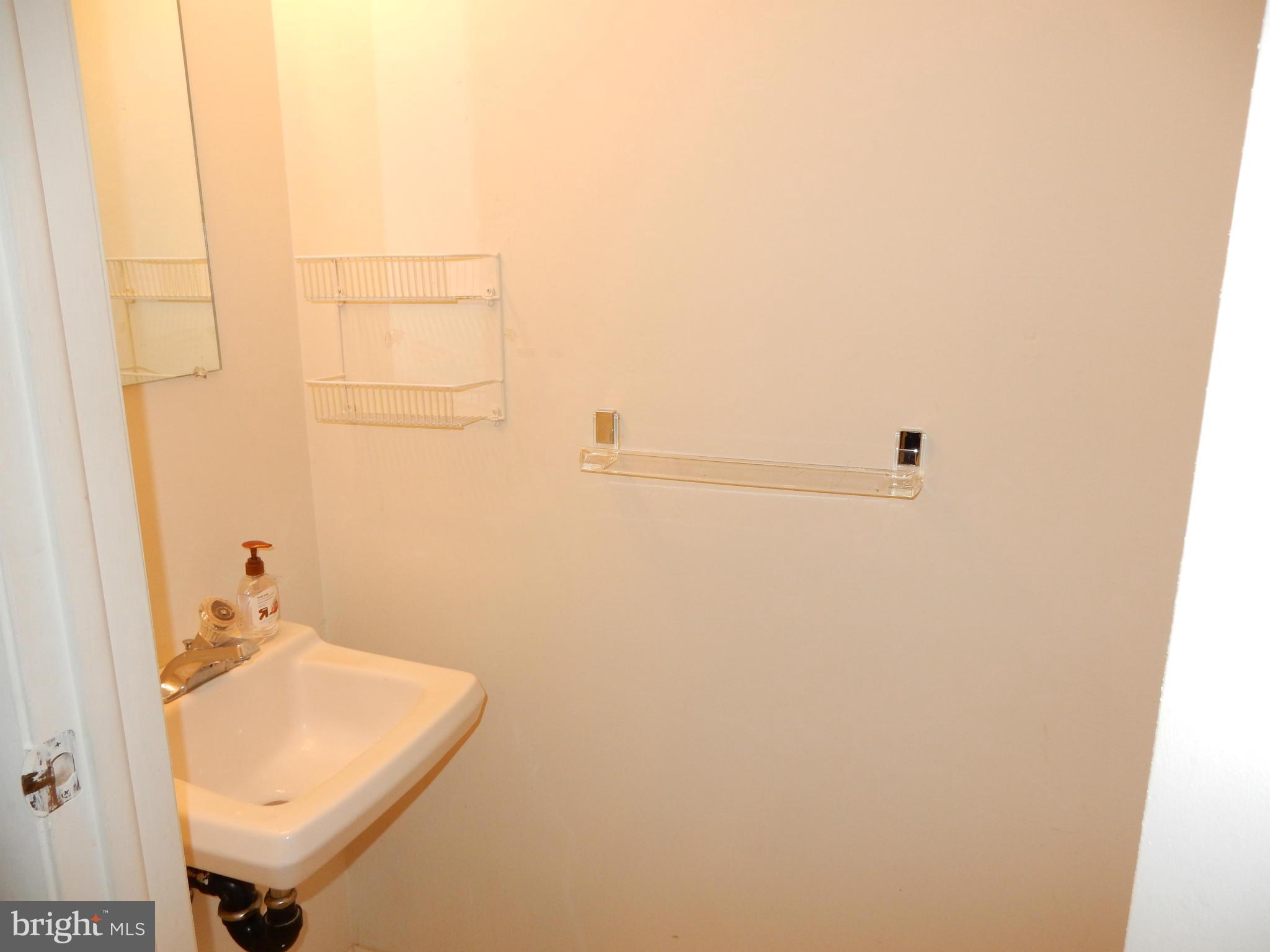 COURTS OF TYSONS - Residential Lease