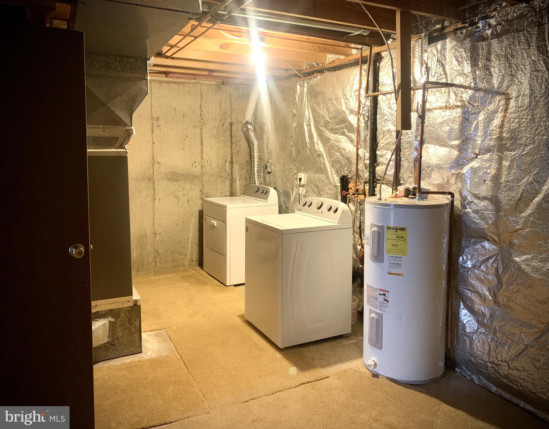 COURTS OF TYSONS - Residential Lease