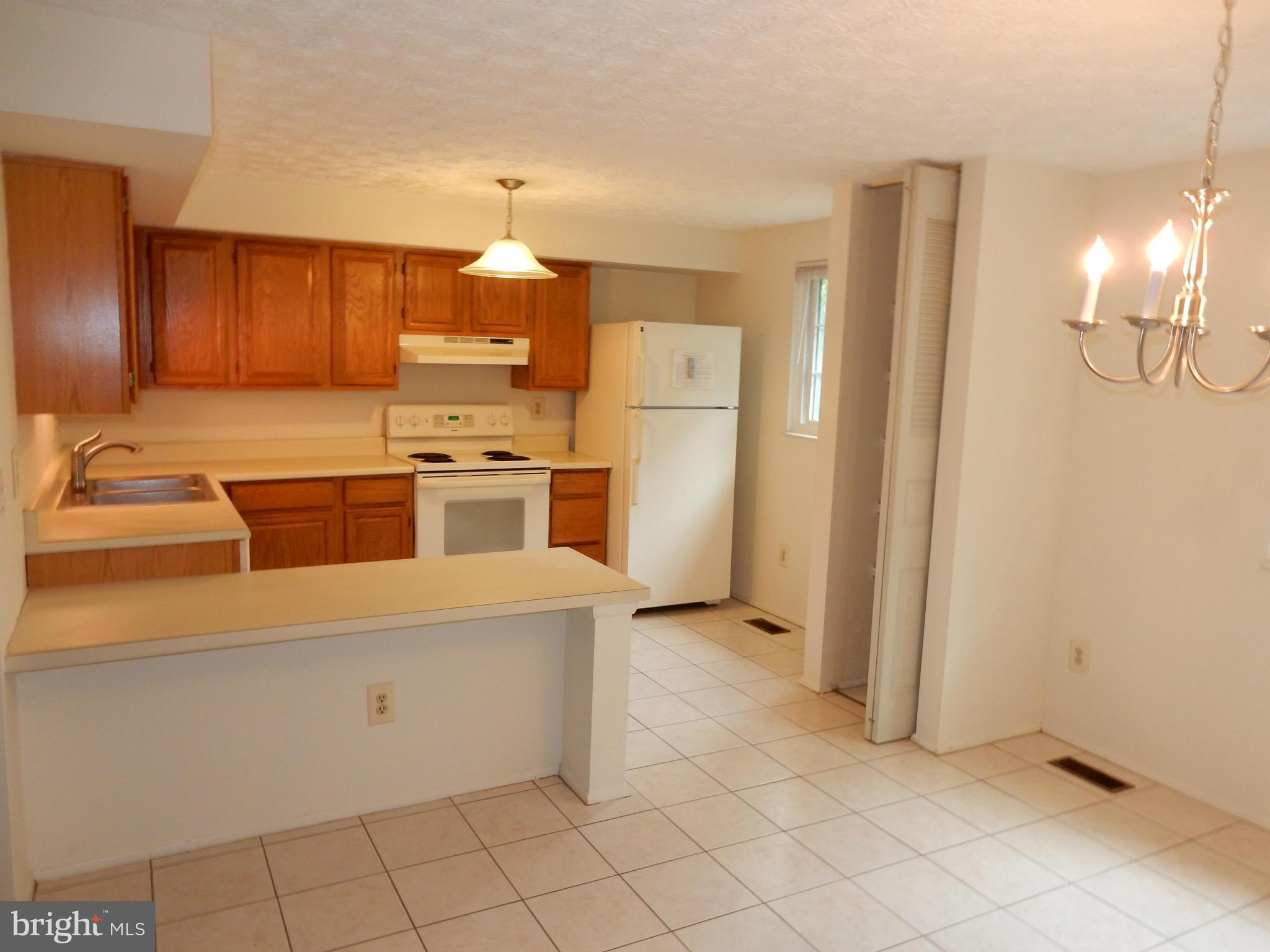 COURTS OF TYSONS - Residential Lease