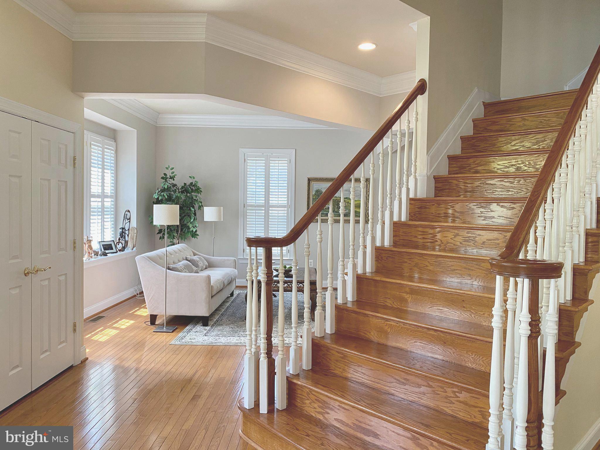 807 WOODSIDE PARKWAY