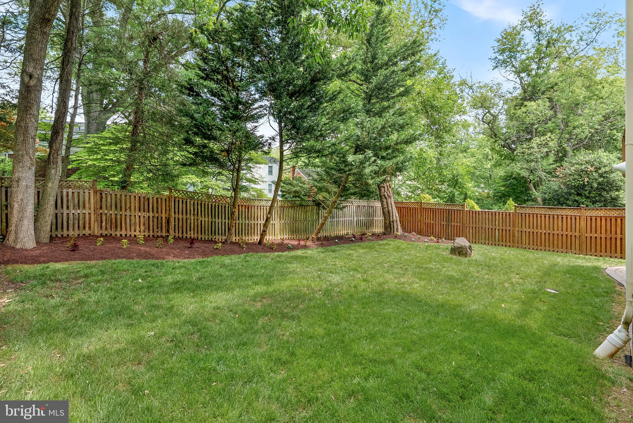 807 WOODSIDE PARKWAY