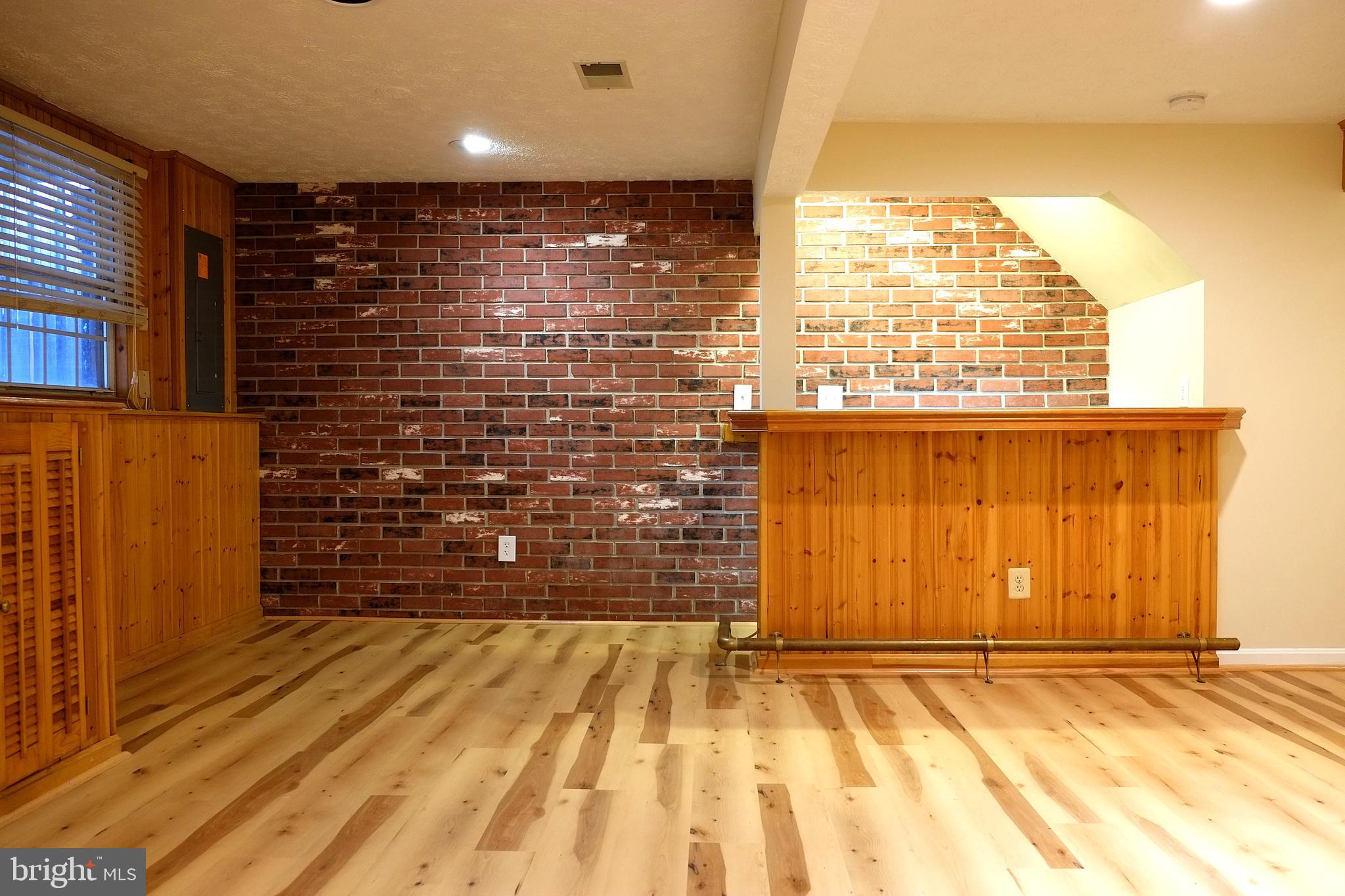 VAN DORN VILLAGE - Residential Lease