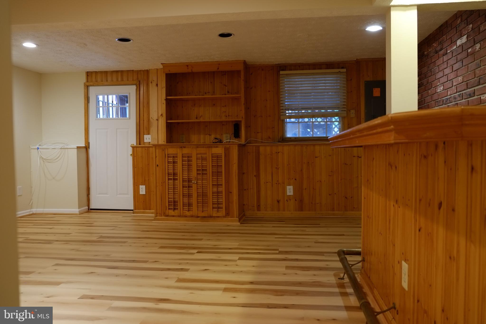 VAN DORN VILLAGE - Residential Lease