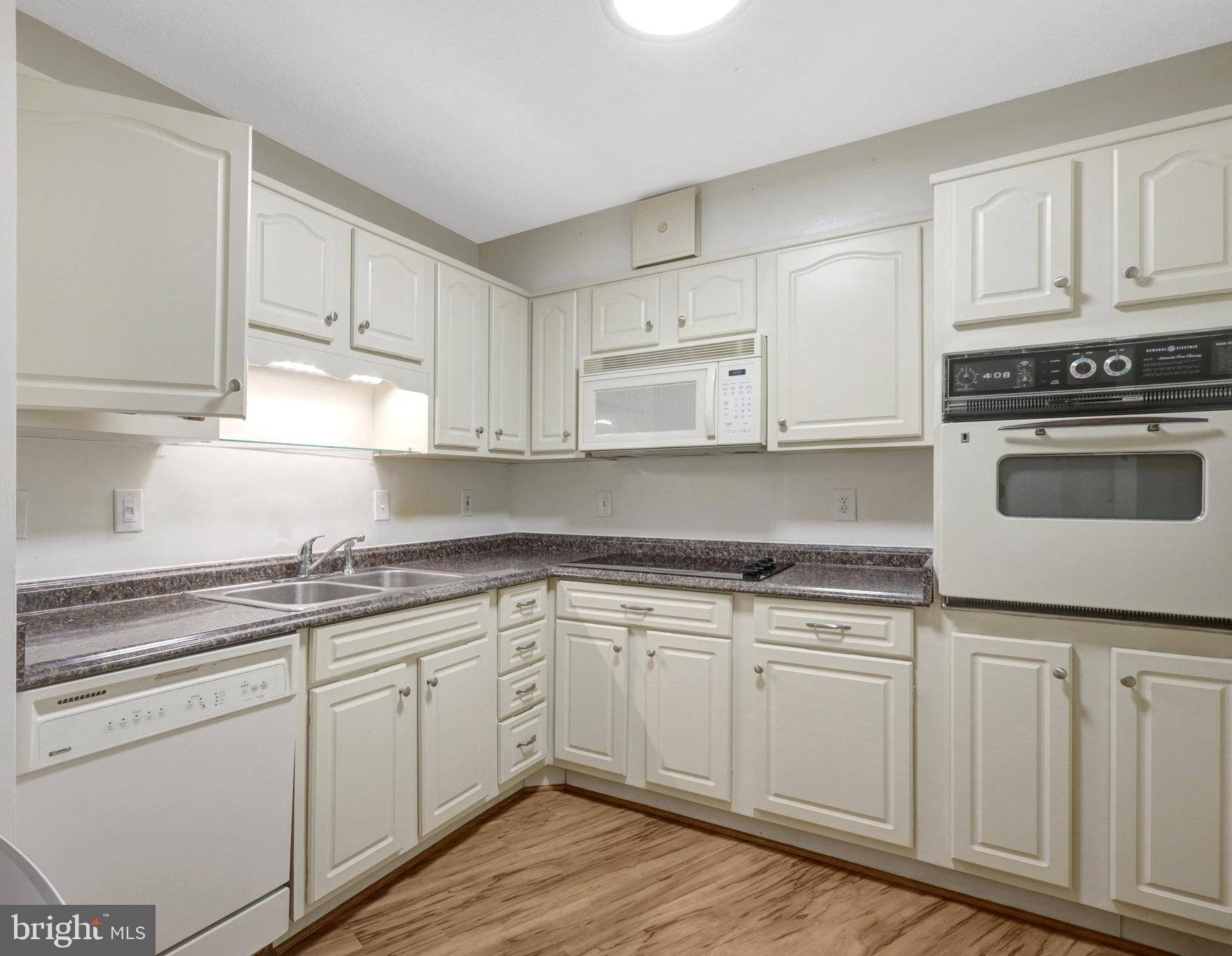 5902 MOUNT EAGLE DRIVE 403