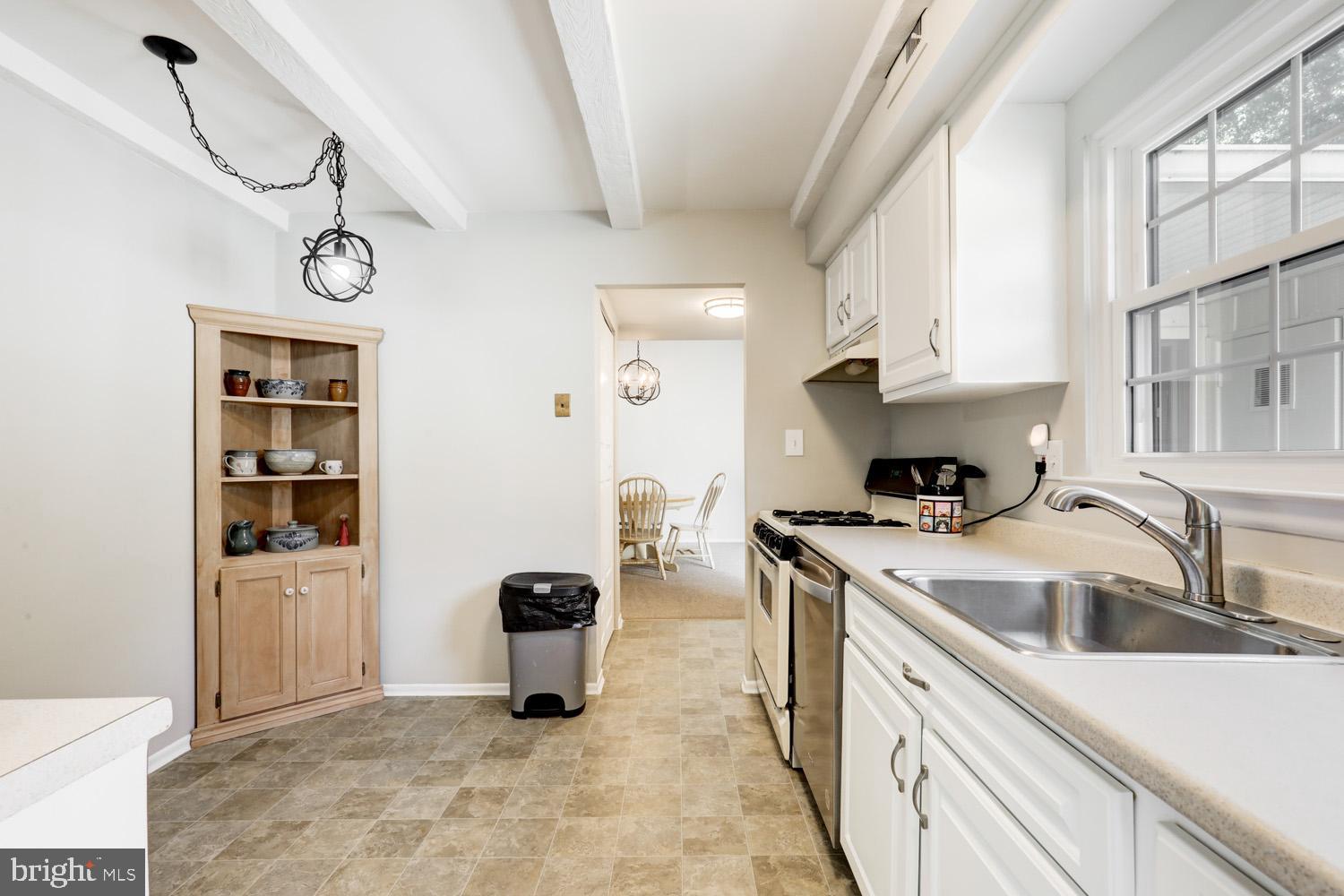 425 VALLEYBROOK DRIVE