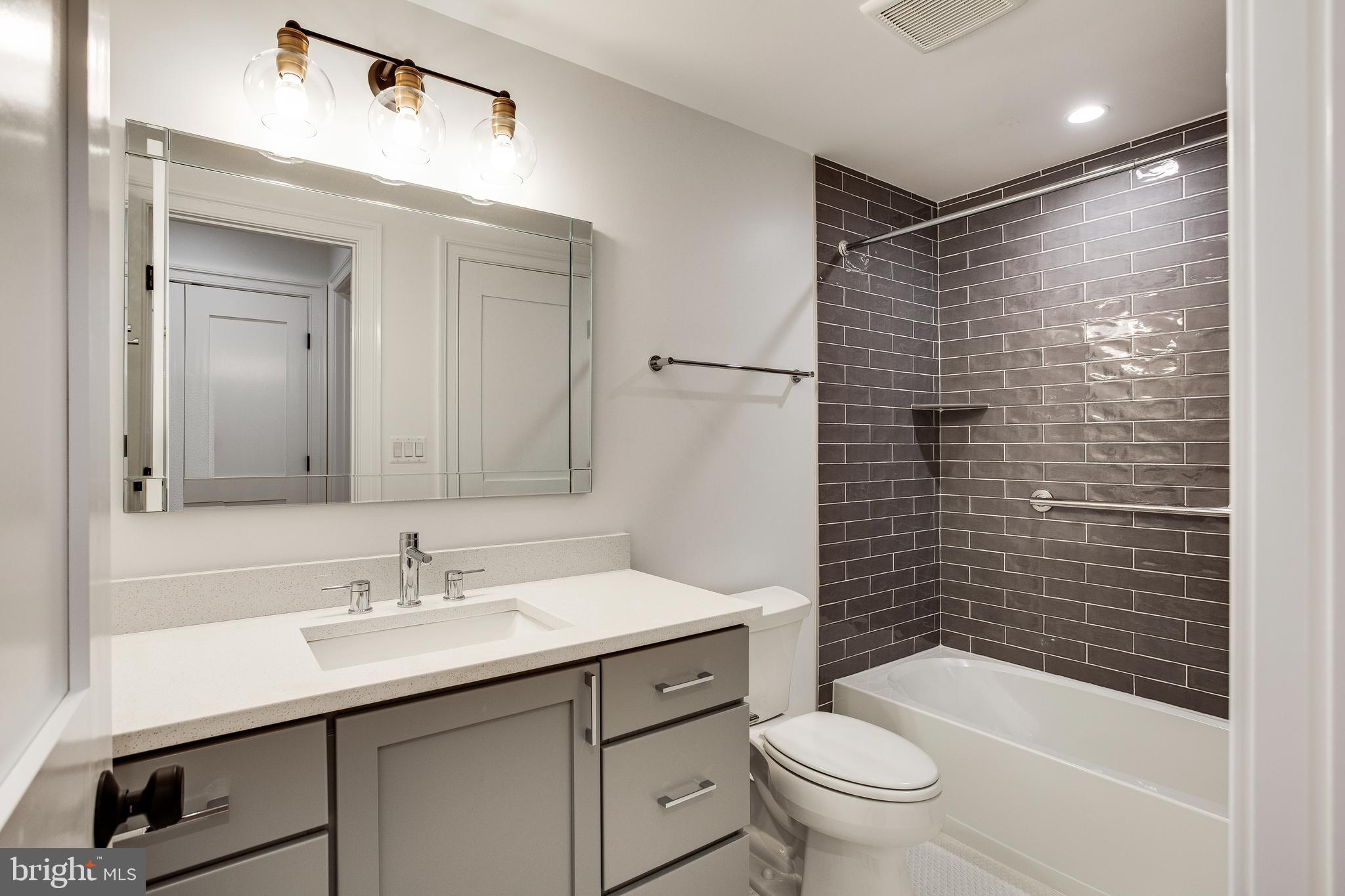 KENWOOD PARK - Residential