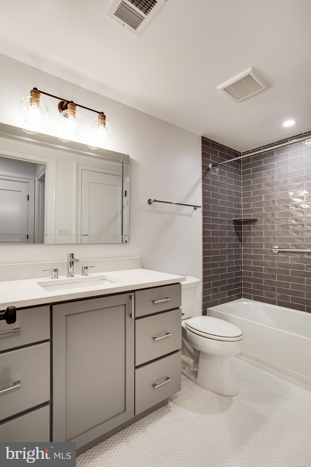 KENWOOD PARK - Residential