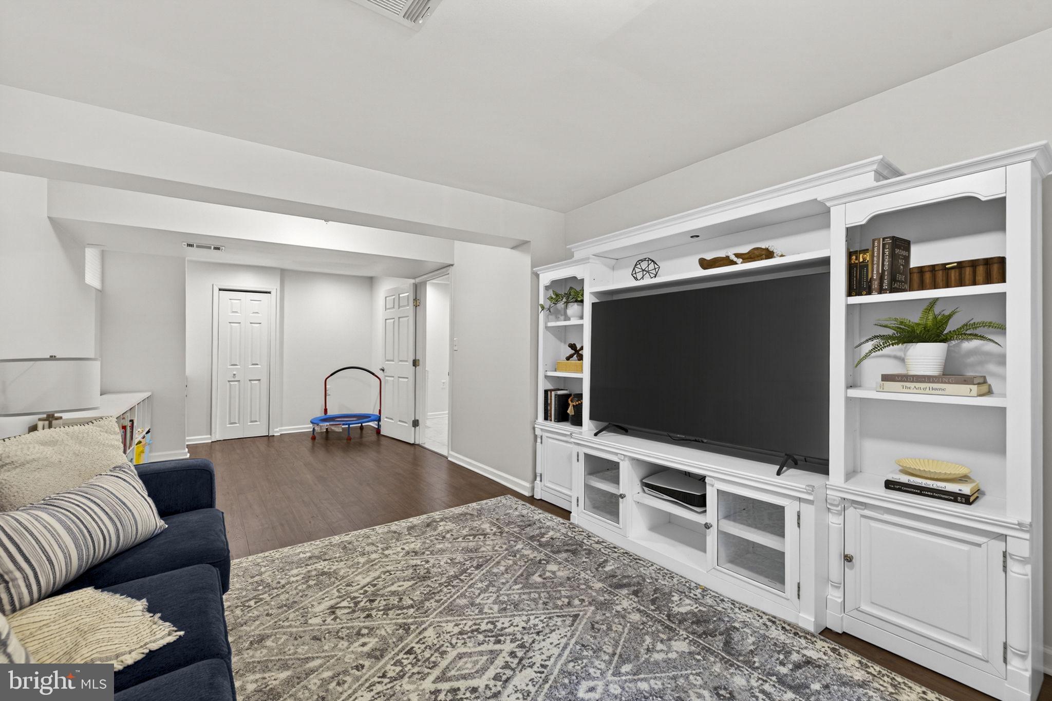 LINDEN HILL - Residential