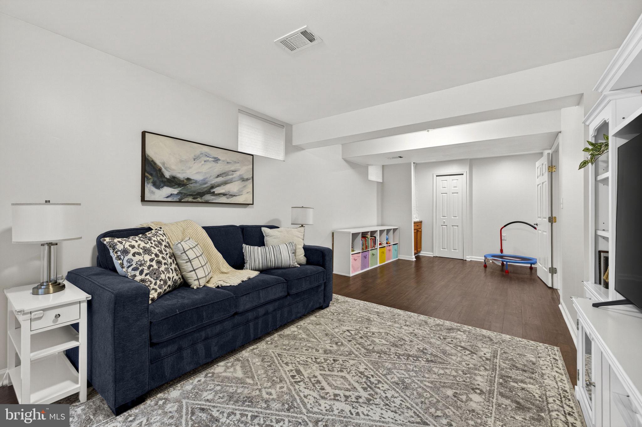 LINDEN HILL - Residential