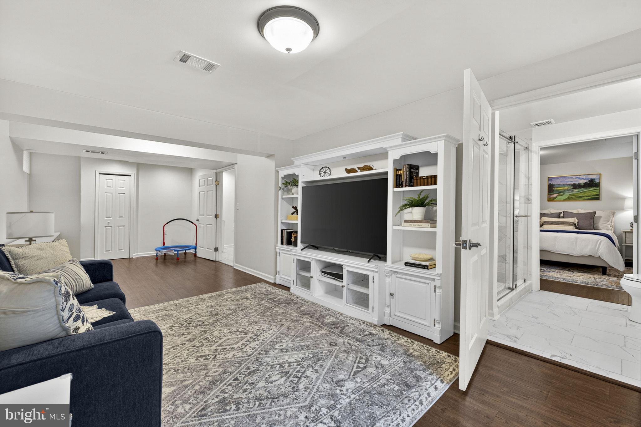 LINDEN HILL - Residential