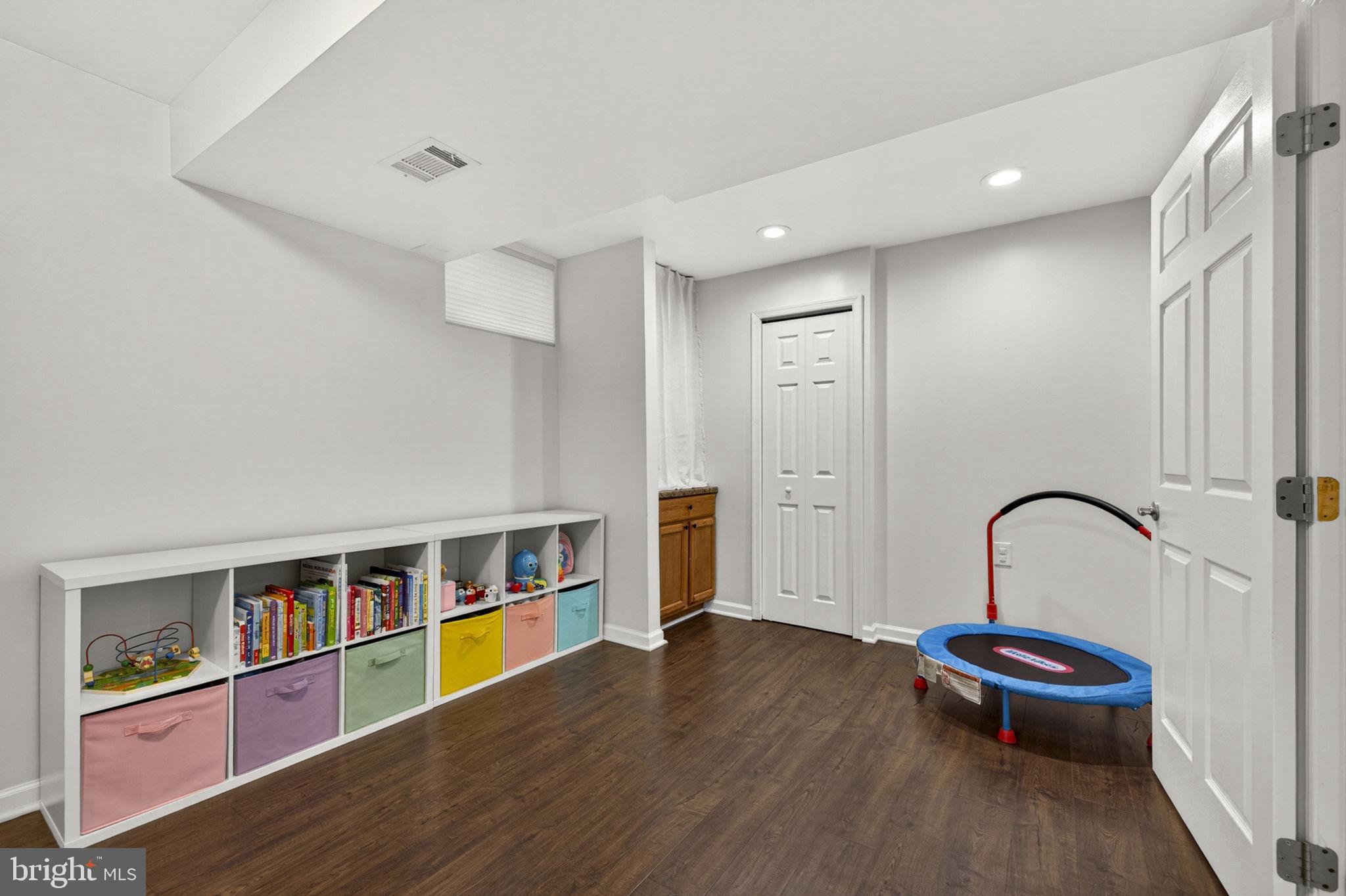 LINDEN HILL - Residential
