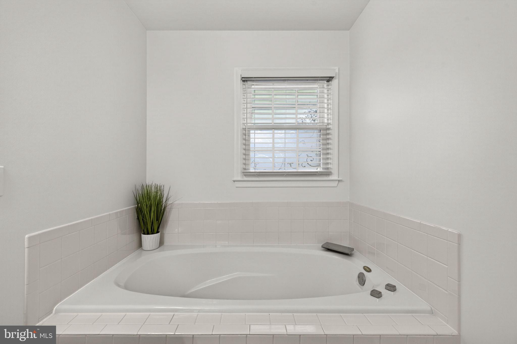 LINDEN HILL - Residential